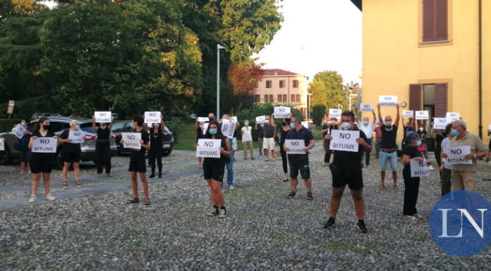 Cernusco, retromarcia sull’Ardegardo: ordine del giorno e flash mob per dire no ai bitumi