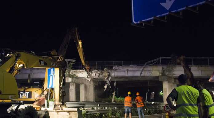 Iniziata nella notte la demolizione del ‘vecchio’ ponte di Isella (VIDEO)
