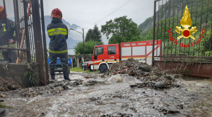 Maltempo. Torrente esonda a Oliveto Lario, intervento dei Vigili del Fuoco
