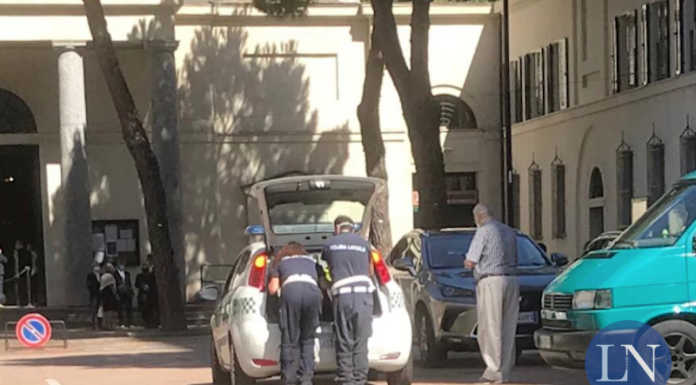 Lecco, ciclista investito davanti alla chiesa dei Cappuccini