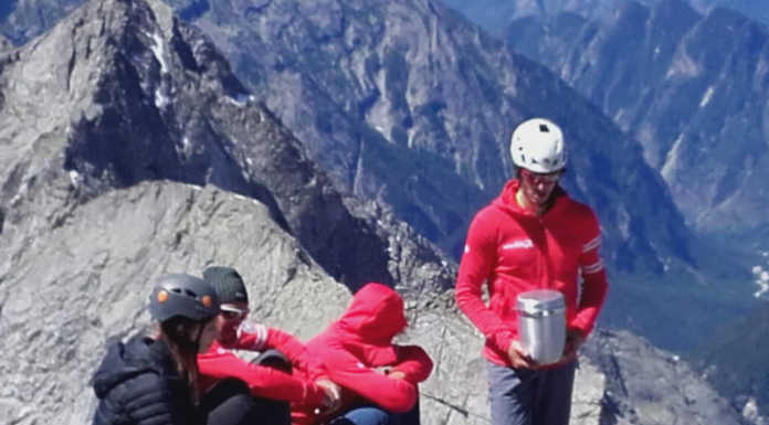 Ragni di Lecco, l’ultimo saluto al ‘Berna’ in vetta al Pizzo Badile