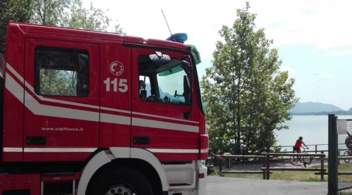 Pescate, il cadavere di una donna nel lago. La salma recuperata dai pompieri