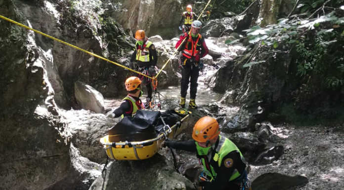 Soccorso in forra, esercitazione del Soccorso Alpino e Speleologico lombardo