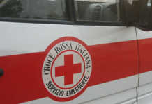 Cade in bici a Ballabio, camion travolge il mezzo: 28enne soccorso ambulanza