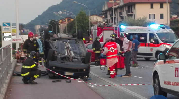 Grave incidente a Garlate fra due auto, una si ribalta