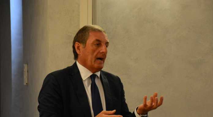 Scuola, Linee Lecco consegna al Comune le mascherine per bimbi e studenti