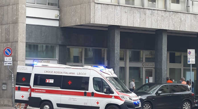 Lecco, malore in Piazza Garibaldi, soccorsa una donna di 54 anni