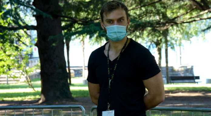 Dopo il caos, transenne e vigilanza: lago “blindato” a Mandello