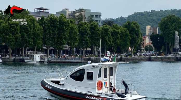 Nudi a prendere il sole, in sei multati dai Carabinieri sul lago