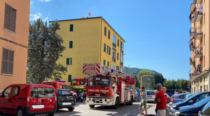 Dramma in via Magenta, 87enne precipita dal balcone di casa e muore