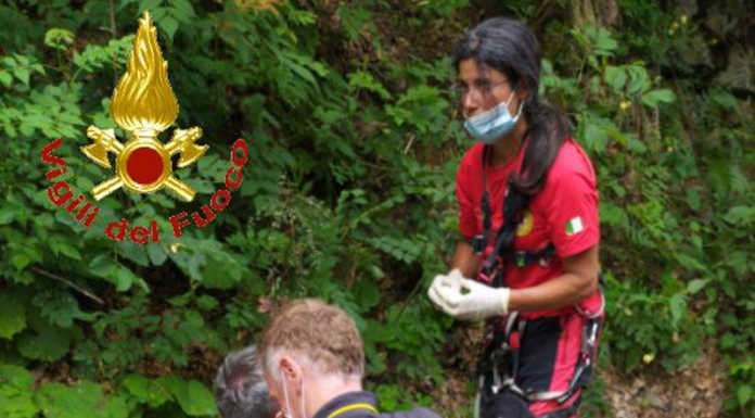 Cade in bici sulla strada di Artavaggio, intervento dei Vigili del Fuoco
