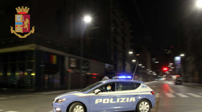 Milano, anziano derubato: cinque giovani fermano il ladro