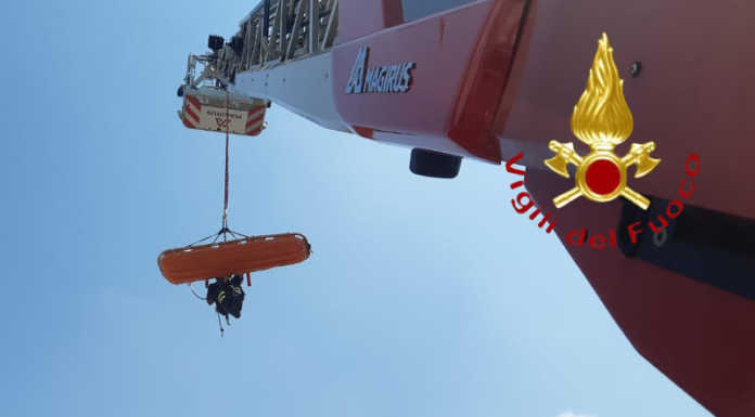 Comasco, operaio si sente male su un ponteggio, soccorso dai VVF