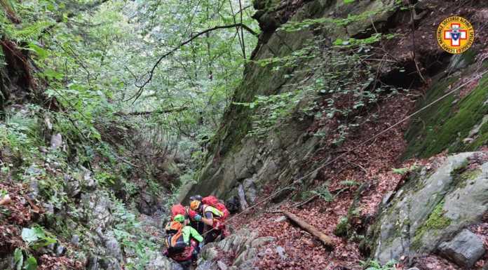 Scivola e precipita, senza scampo un fungiatt di Carate Brianza