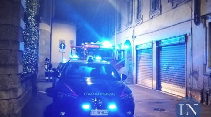 Merate, fumo da una casa abbandonata. Sul posto carabinieri e Vigili del Fuoco