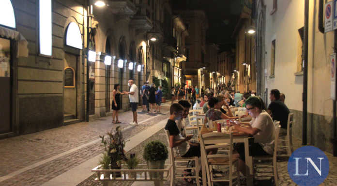 Merate, negozi aperti alla sera: che successo! E si pensa già al bis Merate - Via Manzoni