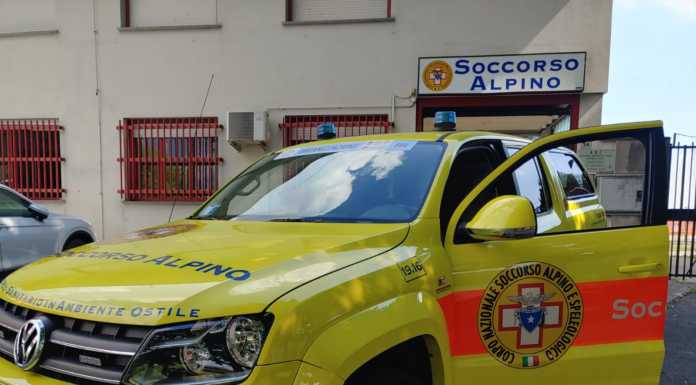 Civate, si infortuna al ginocchio, donna soccorsa sulla mulattiera per San Pietro