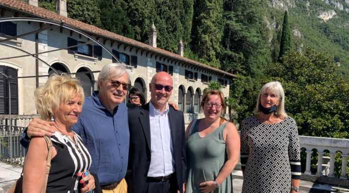 Varenna. Vittorio Sgarbi fa tappa sul lago, visita a Villa Monastero
