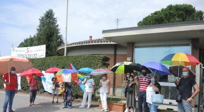 La Nostra Famiglia, lavoratori in presidio: “Il contratto non può essere cambiato”