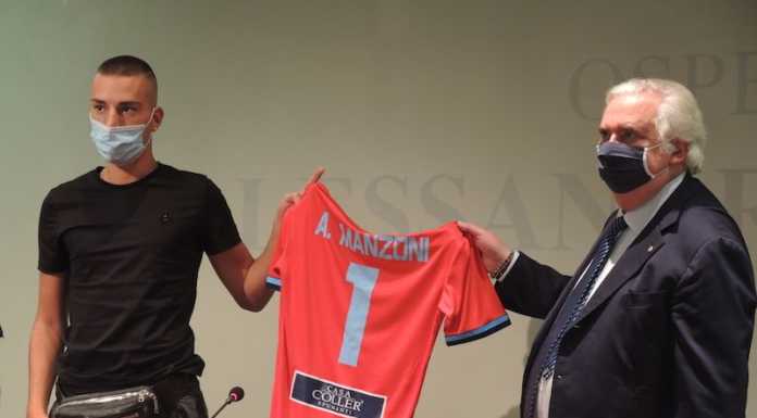 Calcio Lecco, la nuova divisa ‘in rosso’: “Un omaggio agli operatori sanitari”