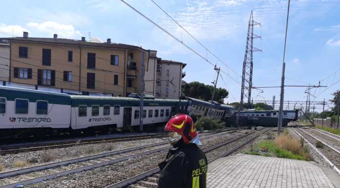 Trenord. “Viaggiava senza personale” il treno deragliato a Carnate
