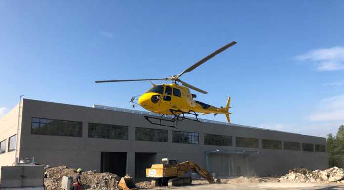 Elicotteri sui cieli di Molteno, al lavoro per il trasporto di materiali