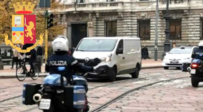 Milano, spacciatore ingoia la cocaina per evitare l’arresto