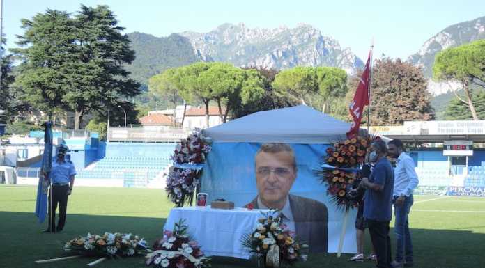 Allo stadio l’ultimo saluto di Lecco a Ciro Nigriello: “Non ti dimenticheremo mai”