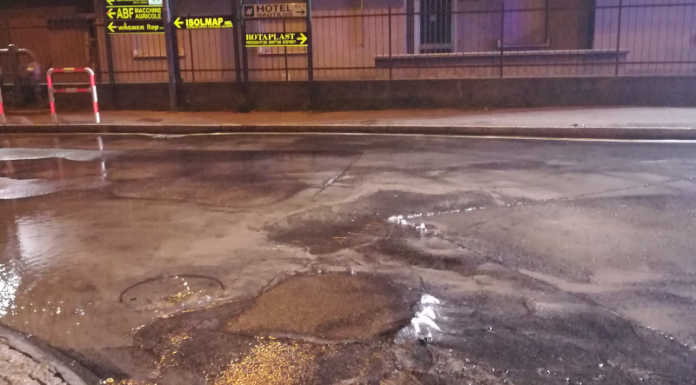 Valmadrera. Perdita d’acqua, allagato l’incrocio di viale XXV Aprile