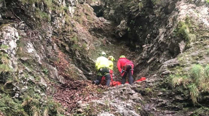 Scivola in un canale e si rompe una gamba, disavventura per un giovane di Olgiate Molgora