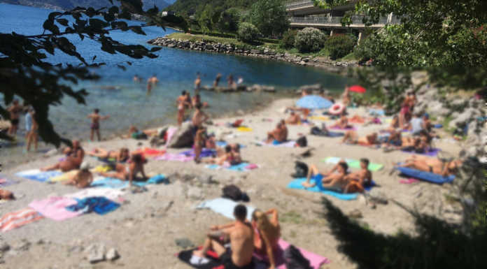 Spiagge, segnalazione: “Pradello (a pagamento) vuota, a pochi metri assembramenti”