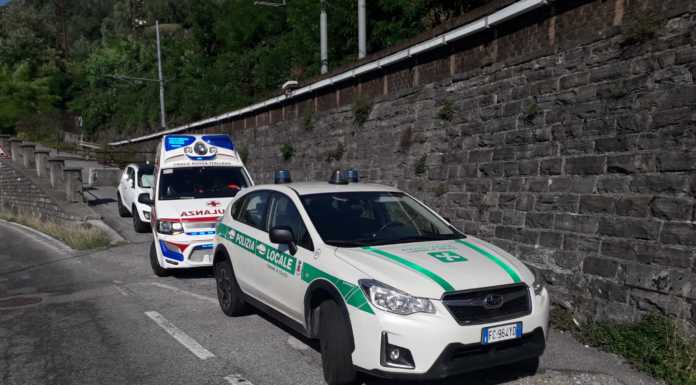 Dorio. Cerca il suicidio sui binari, giovane salvato dalla Polizia Locale