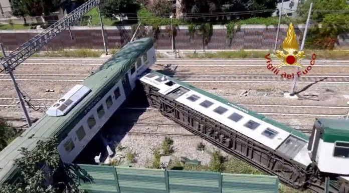 Deragliato un treno a Carnate: tre i feriti. Linea ferroviaria interrotta