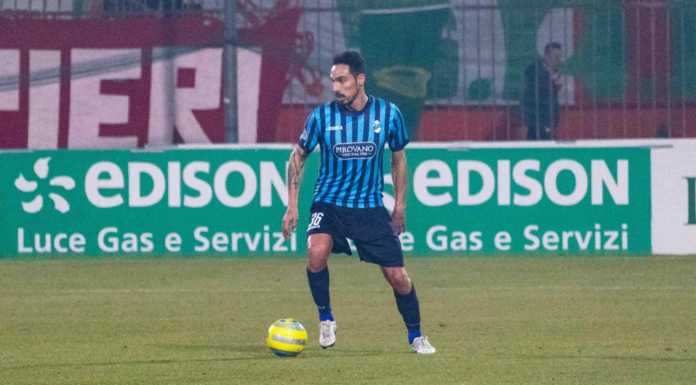 Calcio Lecco. Bolzoni vestirà ancora bluceleste, preso anche Nannini Francesco Bolzoni in azione con la maglia della Calcio Lecco nella scorsa stagione (credit foto Calcio Lecco 1912)
