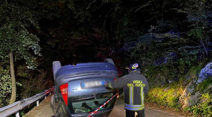 Torre de Busi. Auto si ribalta, arrivano i soccorsi ma il conducente non c’è