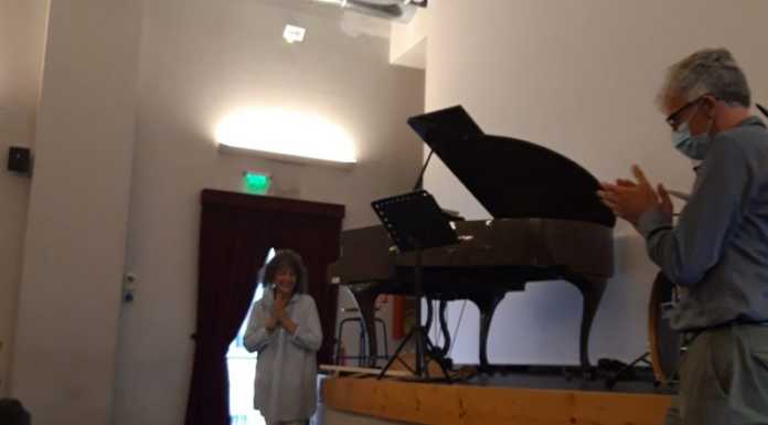 Bellano, il saluto della scuola alla dirigente Maria Luisa Montagna