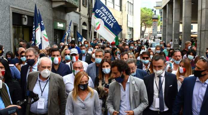 Elezioni. Folla per Giorgia Meloni: “Lecco vittima dell’immobilismo della sinistra”