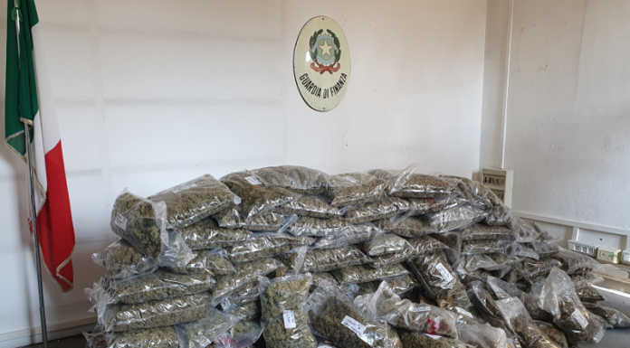 Varese, in un’abitazione sequestrati oltre 100 kg di marijuana, un arresto