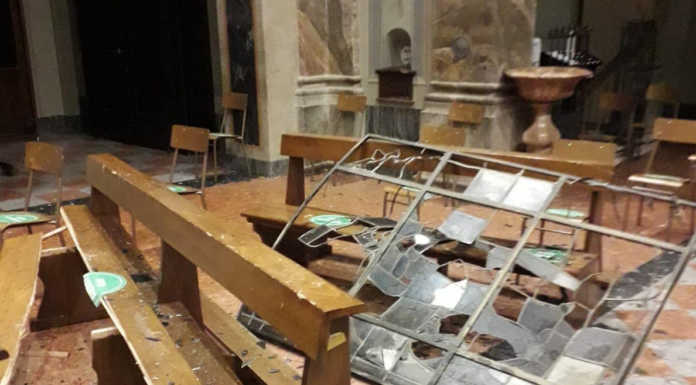 Maltempo, danni anche a Molteno: crollano le vetrate della chiesa