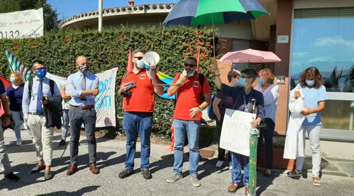 Presidio fuori dalla Nostra Famiglia contro il nuovo contratto aziendale