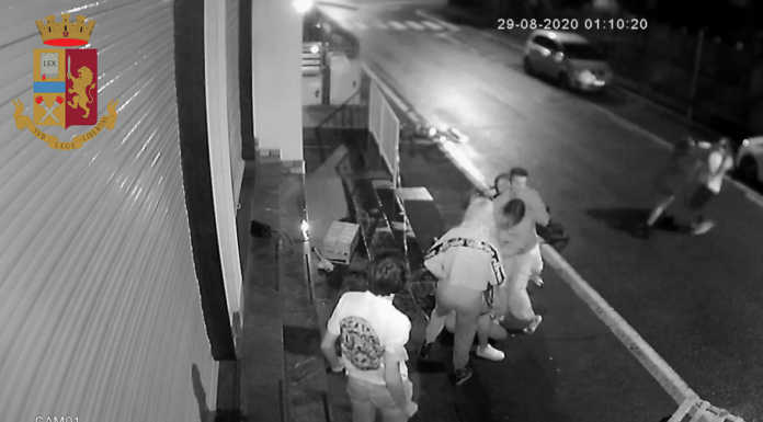 Aggressione in gelateria, anche la 17enne andrà a processo. Ora starà in comunità