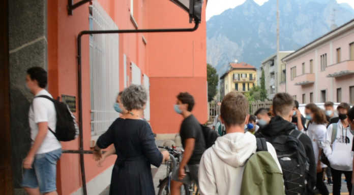 Zona arancione, da lunedì lezioni in presenza a scuola per tutti gli studenti