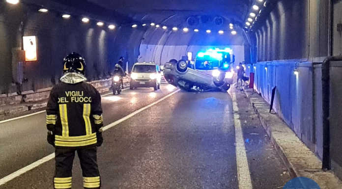 SS36. Incidente sulla nuova Lecco-Ballabio, auto si ribalta Auto ribaltata tunnel lecco ballabio