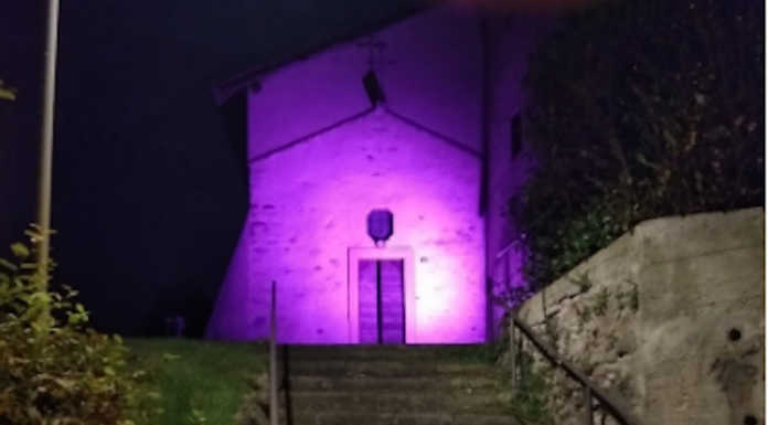 Casatenovo, la chiesina di Santa Margherita si tinge di rosa