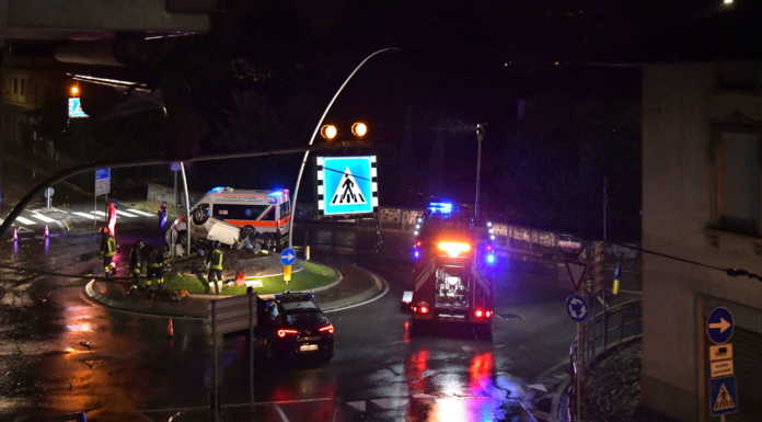 Serata di incidenti sulle strade, auto ribaltate e uno schianto in galleria