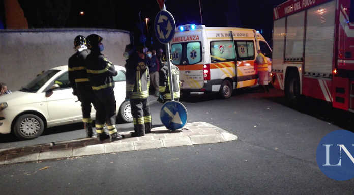 Galbiate, incidente auto moto alla rotonda: feriti due ragazzi