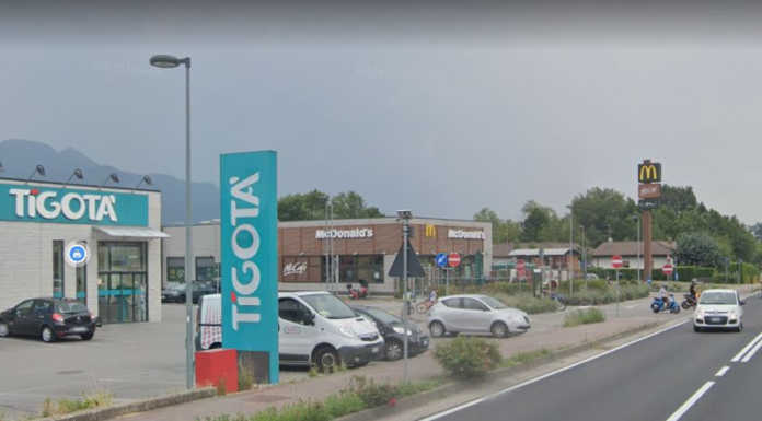 Garlate. Rischio assembramenti, il comune chiude il parcheggio davanti al Tigotà