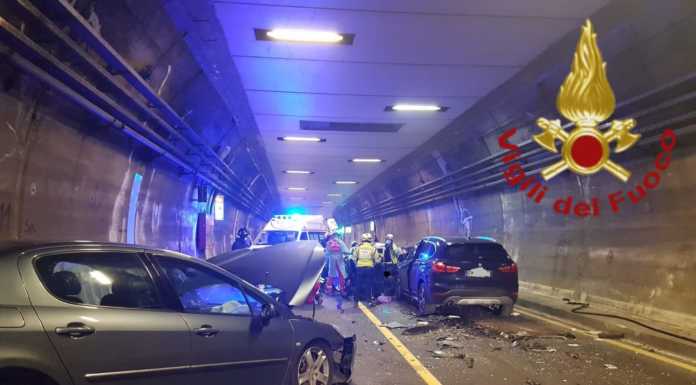 Cernobbio. Grave incidente in galleria lungo la Regina, 5 feriti