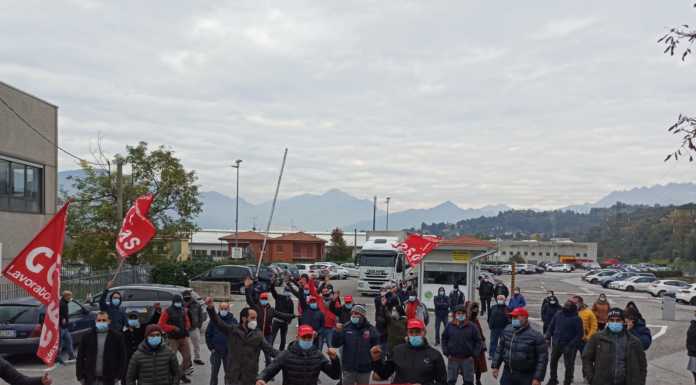 Spreafico Frutta, i Cobas: “Lavoratori in cassa per aver protestato”. Il Prefetto media