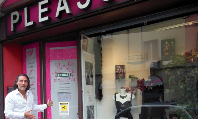 Lecco. Basta rose! Da oggi voglio un sex toy. Scoprite l’offerta nello storico negozio di Elio Pellicioli